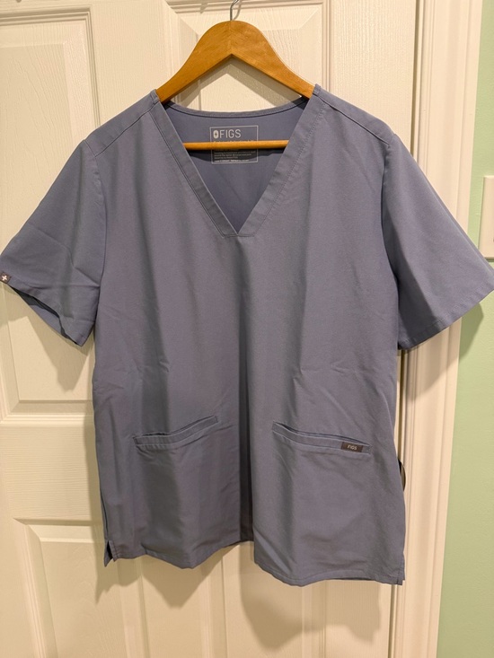 Figs Tops - FIGS V-Neck Scrub Top in Light Blue Size XL